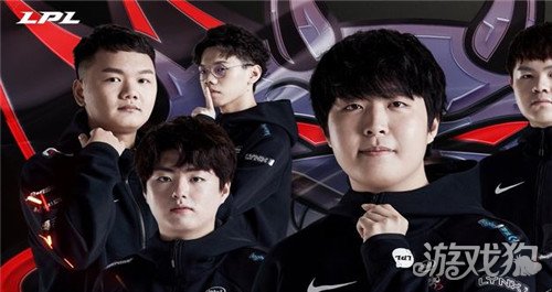 的球员显得 的球员显得