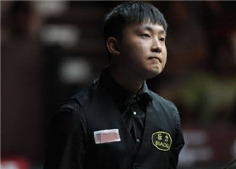 展示了足球 展示了足球